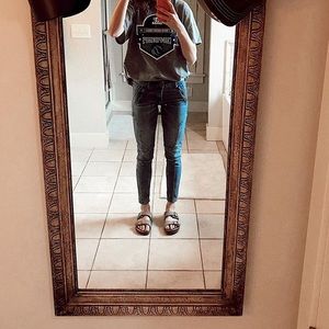 American Eagle jeans!
LAST PIC= TRUE COLOR